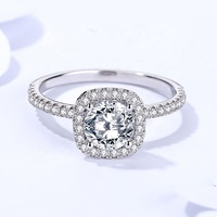 Bijoux de luxe en gros 925 argent Sterling diamant carré 1CT Moissanite bagues de fiançailles pour les femmes