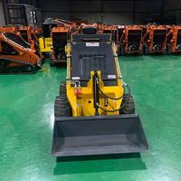 Mini Skid Steer Loader Portabel dengan Roda Track, Dapat Dikendarai, Loader Kompak Kecil untuk Pekerjaan Pertanian dan Bangunan