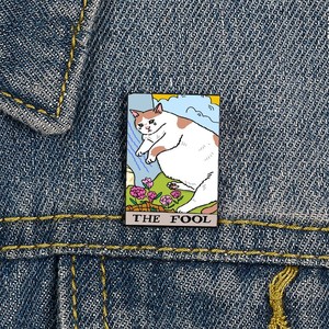 Tarot mèo ẩn sĩ buồn mèo Meme trâm cài ve áo Pin - Product Image 3