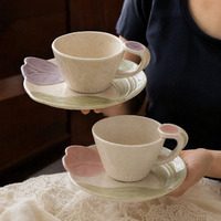 Mug en céramique créatif et simple à motif floral en relief pour le thé de l'après-midi, tasse à café et soucoupe exquises façonnées à la main