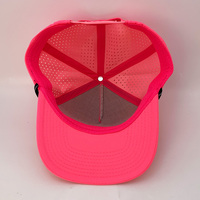 Topi Baseball Tali Pink Anti Air dengan Lubang Laser Cut Bahan Polyester 5 Panel Snapback untuk Olahraga