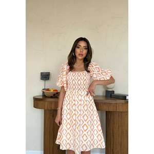 Robe d'été décontractée à motif carré orange, coupe trapèze, taille naturelle, col carré, tissée et respirante - Product Image 1