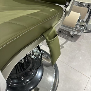 Fauteuil de barbier électrique moderne en cuir durable et écologique, haut de gamme, polyvalent, pivotant à 360 degrés, en acier, pour salon, spa et beauté - Product Image 3