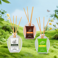 Diffuseur de parfum d'ambiance en gros sous marque privée 100ml, senteurs variées : Bois de Santal, Thé Blanc, Cerise Noire, Pomme, Ambre
