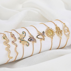 Pulsera de Cadena Ajustable de Latón Chapado en Oro con Dijes de Mariposa, Girasol y Circonita Cúbica, Elegante y Moderna, Regalo de Moda - Product Image 1