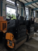 Compacteur routier vibrant hydraulique à double tambour de 3 tonnes RWYL61B avec système de pulvérisation d'eau électrique et moteur haute pression
