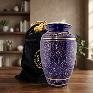 Urna Funeraria Morada Grabada con Patrón Floral, Recuerdo Conmemorativo para Adultos, Mascotas, Artesanía India para el Hogar - Product Image 1