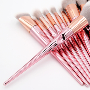 Brochas de Maquillaje Rosas al por Mayor con Material Reforzado y Bolsa de Cuero PU Fácil de Transportar - Product Image 1