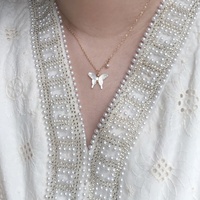 Chaîne en acier inoxydable plaqué or 18K belle coquille naturelle bijoux en nacre collier à pendentif papillon pour femmes