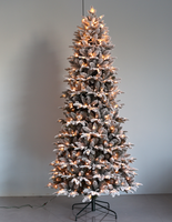 Sapin de Noël artificiel floqué et givré, pré-éclairé avec lumières LED blanc chaud/jaune, base métallique, pour décoration intérieure et festive