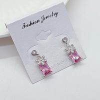 Ensemble de bijoux élégants en forme de fleur en acier inoxydable plaqué or 18 carats avec zircon carré rose Boucles d'oreilles pour femmes