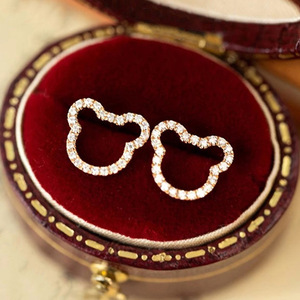Boucles d'oreilles clous motif ours mignon, bijoux d'oreille doux et chics pour femme, à porter au quotidien, pour tenue décontractée, accessoire cadeau - Product Image 2