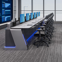 Console de contrôle ergonomique en acier et bois pour centre de données, idéale pour la surveillance de sécurité et les salles de contrôle