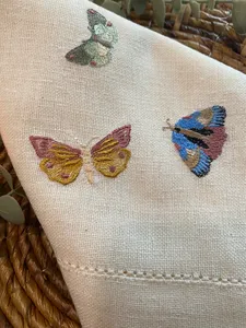 Khăn ăn bằng vải Lanh 100% màu be với thiết kế BƯỚM THÊU cho bữa tối theo chủ đề vườn đám cưới và tụ họp - Product Image 4