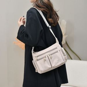 Nouveau sac messager léger en nylon pour femme, grande capacité, bandoulière unique, doublure en polyester, résistant à l'eau - Product Image 1