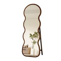 Vente en gros Grand miroir de courtoisie multifonctionnel en verre à cadre ondulé pour les mariages modernes et la décoration intérieure