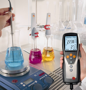 Thermomètre multicanal haute précision Testo 735-2 avec écran LCD, communication USB, support OEM - Matériau plastique, indice de protection IP67 - Product Image 2