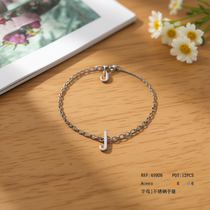 Pulsera J de Acero Inoxidable con Letra J, Joyería Minimalista para Mujer, Pulsera de Moda - Product Image 3