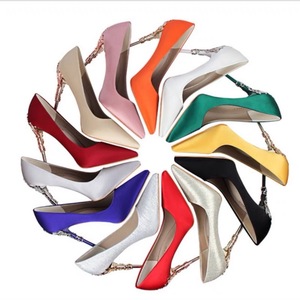Chaussures à talons pour femme, élégantes, à talon aiguille, avec détails métalliques dorés, nouvelle collection de créateur - Product Image 4
