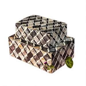 Organisateur de bijoux artisanal haut de gamme en bois avec incrustations de os, coffret décoratif de luxe à motif noir et blanc pour la commode - Product Image 1