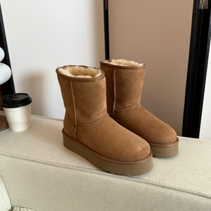 Sangpo Botas <span class=keywords><strong>de</strong></span> nieve Punta Suela gruesa Nuevo invierno Piel <span class=keywords><strong>de</strong></span> oveja Lana Integrada Media pantorrilla Aumento <span class=keywords><strong>de</strong></span> altura Botas <span class=keywords><strong>de</strong></span> piel <span class=keywords><strong>de</strong></span> algodón cálido para mujer - Product Image 2