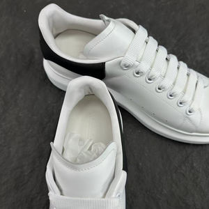 أحذية بتصميم فاخر للرجال والنساء عالية الجودة لرياضة التزلج ، أحذية مكتنزة جيدة التهوية للبيع بالجملة - Product Image 3