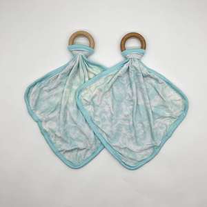 بطانية من ألياف الخيزران مخصصة بالجملة مع حلقة خشبية مجانية، ملابس أطفال مع بطانية متناسقة - Product Image 5