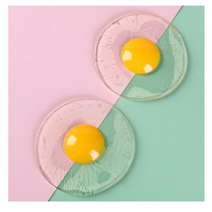 Juguete Realista de Huevo Frito, Juguete Antiestrés de Yema de Huevo, Juguete Blandito y Elástico de TPR para Adultos y Niños - Product Image 6