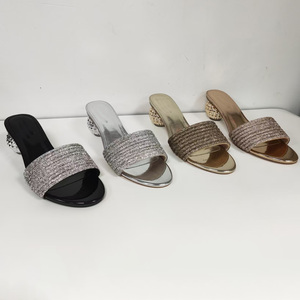 Sandali da donna con tacco a spillo e decorazioni a foglia con strass, punta aperta, slip-on, eleganti per feste, matrimoni e serate. - Product Image 4