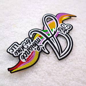 Patch brodé personnalisé de qualité supérieure, style européen et américain, auto-adhésif, avec contraste de couleurs et lettres, à thermocoller - Product Image 3