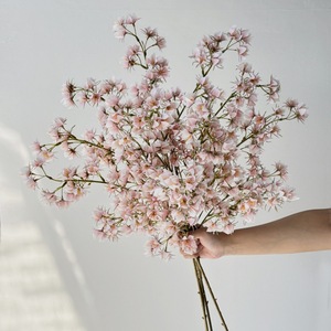 Fleurs artificielles en soie mélangées, décorations de mariage pour photographie en extérieur et décoration intérieure - Product Image 1