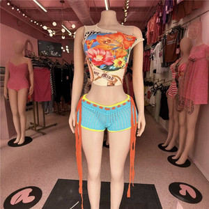 Jiubaju Nuovo Completo Estivo da Donna in Maglia Traforata con Top Corto Monospalla Slim e Shorts, Set Due Pezzi per la Spiaggia - Product Image 2