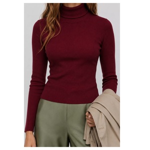 Haut en coton côtelé à col roulé pour femme, design unique, manches longues, style décontracté, disponible au meilleur prix du marché. - Product Image 1