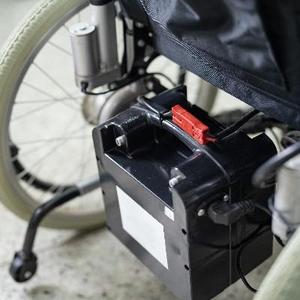 Kunlu High Capacity <b>24V</b> 12Ah Lithium Ion <b>Battery</b> Pack With 5000 Cycle Life for Portable Outdoor Emergency Power Supply LG-LW2440 - Product Image 5