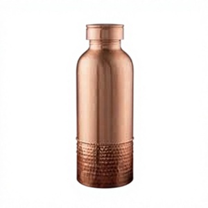 Bouteille d'eau en cuivre au design minimaliste, bicolore, portable, pour l'extérieur, finition martelée - Product Image 1