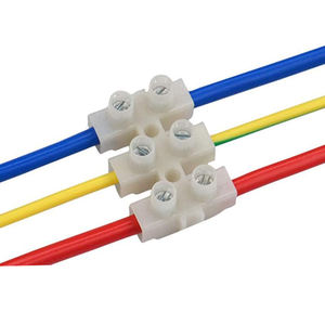 Regletta di collegamento omologata da 10 mm bianca, confezionata, ideale per installazioni elettriche e distribuzione sicura dell'energia. - Product Image 3