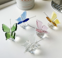 Figurine et statue de papillon volant en cristal rose, base en boule de cristal, animal en verre taillé, ornement de collection, décoration de bureau et de maison, cadeau