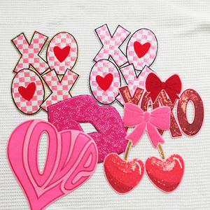 Tùy chỉnh bán buôn Ngày Valentine quần áo khăn thêu màu hồng lớn <span class=keywords><strong>Chenille</strong></span> thư sắt trên các bản vá lỗi cho quần áo hoodies Áo khoác - Product Image 6