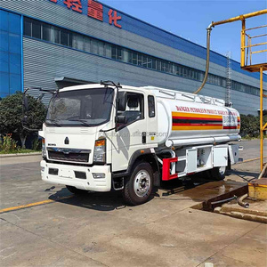 HOWO Camión cisterna <span class=keywords><strong>de</strong></span> combustible Isuzu <span class=keywords><strong>de</strong></span> 5 metros cúbicos con sistema dispensador <span class=keywords><strong>de</strong></span> combustible Dongfeng Tianlong <span class=keywords><strong>4x4</strong></span> 8000L para mercados del sur <span class=keywords><strong>de</strong></span> Asia - Product Image 2