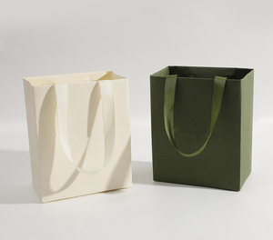 Bolsa de Mano Reutilizable y Reciclable de Gran Capacidad con Logotipo Personalizado de Alta Calidad para Mujer, con Asa de Listón, Bolsa de Regalo Pequeña de Lujo - Product Image 2