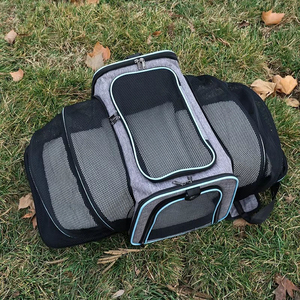 Portador de viaje para mascotas expandible de lado suave aprobado por la aerolínea Cierre de cremallera y mochila para <span class=keywords><strong>perros</strong></span> con bolsillos Almohadilla de lana extraíble - Product Image 6