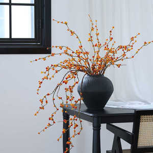 Vente en gros usine de branche artificielle de fruits rouges à 2 branches pour la décoration de mariages, de maisons et de fêtes - Product Image 4