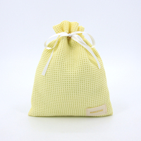 Sac à cordon en coton gaufré jaune clair, pochette anti-poussière douce réutilisable pour bijoux, chaussures, cosmétiques, emballage cadeau OEM ODM