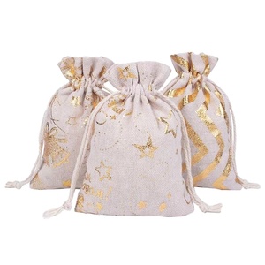 Sacs de Noël en jute personnalisables par sublimation, mini-sacs vierges en toile de jute avec cordon de serrage pour friandises de Noël, vente en gros - Product Image 1