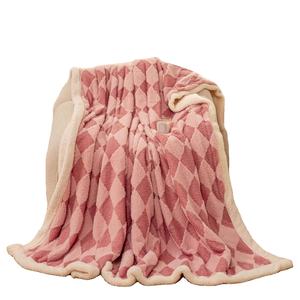 Couverture moderne super douce et chaude en polaire à carreaux Sherpa pour femmes - Product Image 1