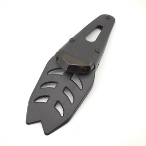 Feu arrière LED pour moto, feu de freinage et de positionnement triangulaire LED perforé pour garde-boue arrière de moto - Product Image 1