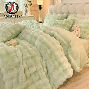 Ensemble <span class=keywords><strong>de</strong></span> literie d'hiver en peluche <span class=keywords><strong>de</strong></span> lapin épaisse 100% polyester à quatre pièces en gros RTS, motif imprimé, <span class=keywords><strong>housse</strong></span> <span class=keywords><strong>de</strong></span> <span class=keywords><strong>couette</strong></span> pour la maison - Product Image 6