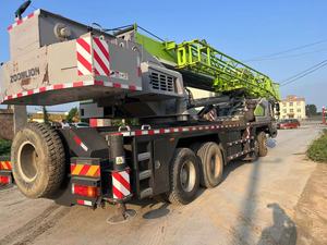 Camión Usado de Bajo Costo Zoomlion de 35 Toneladas con Grúa, Aprobado por la EPA para Aplicaciones de Construcción - Product Image 5