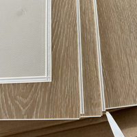 Günstiger Stein-Teppich Holzoptik 4mm 5mm 6mm PVC Kommerzieller Wasserdichter Luxus-Klick-Verbindungsdielen-Kunststoff-SPC-Bodenbelag
