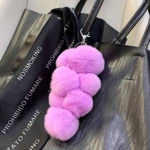 Lindo colgante de llavero de coche de uva peluda de alta calidad llavero de fruta de felpa esponjosa suave monedero encanto llavero bolsa adornos colgantes - Product Image 4